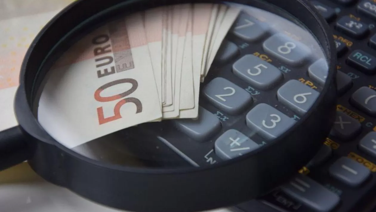 A găsit o avere sub saltea și a trăit ca în filme. Cum a reușit o femeie să „piardă” 700.000 de euro