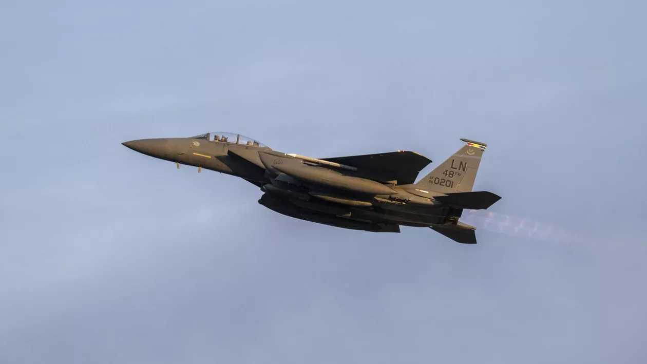 Primul avion de luptă american doborât în Iran. Iranienii ar fi anunțat că oferă recompensă pentru capturarea pilotului în viață