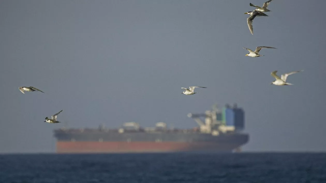 Iranul redeschide complet Strâmtoarea Ormuz. Cum a reacționat Donald Trump