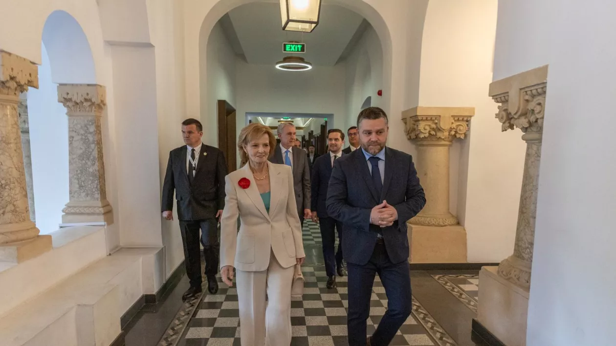 Familia Regală a României, vizită la Primăria Capitalei. Ciprian Ciucu: „Le-am prezentat viziunea mea pentru București pentru următorii ani” (FOTO)