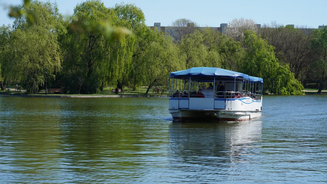 Vaporașul „Alexandru Ioan Cuza revine pe lacul IOR cu plimbări gratuite până în august