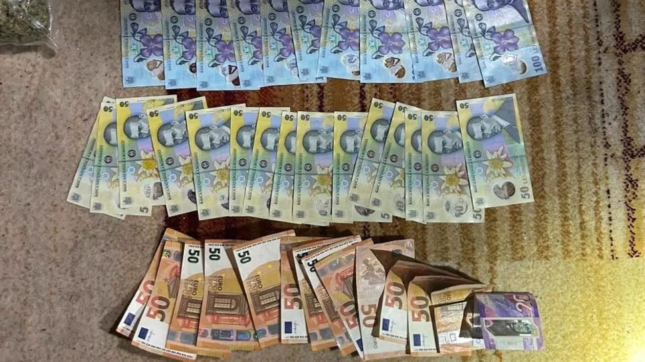 Cocaină vândută pe străzile din Arad. Doi bărbați au fost arestați după un flagrant DIICOT