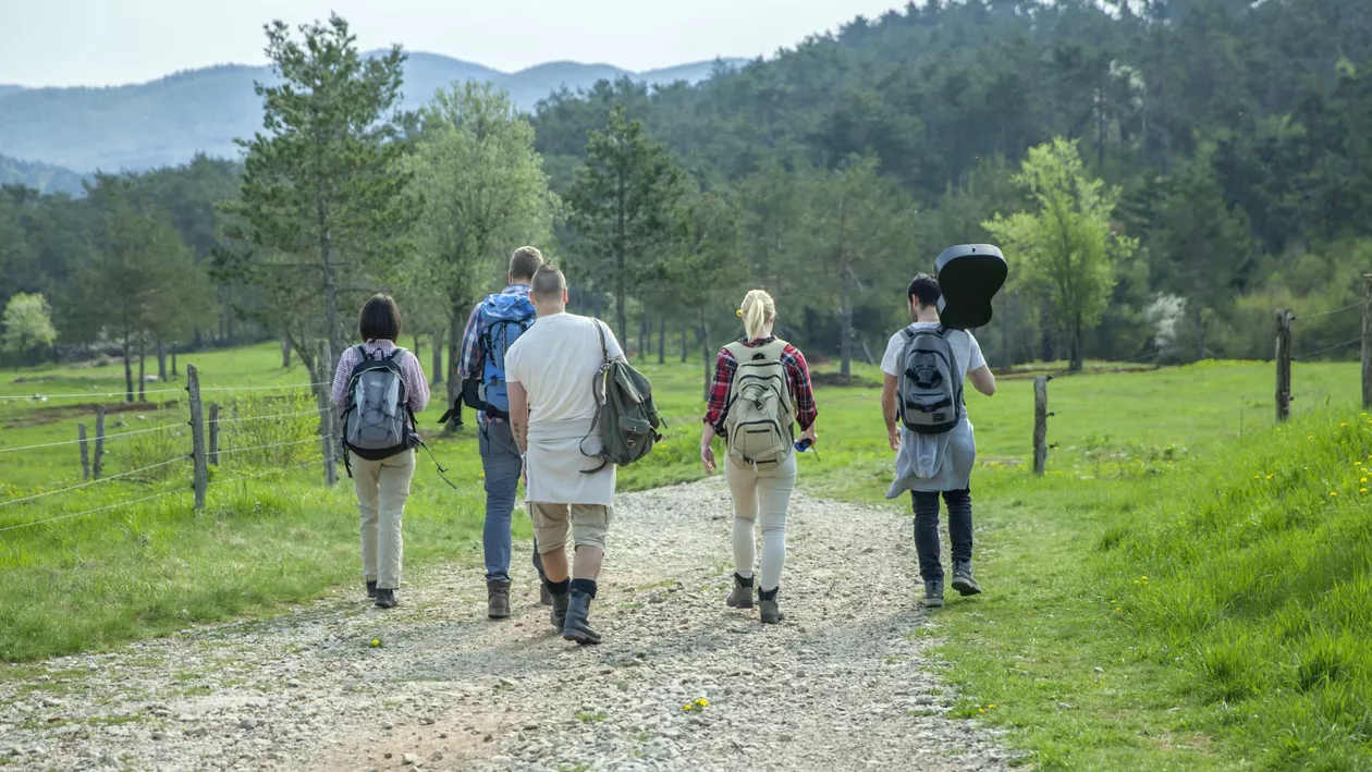 Următoarea minivacanță e mai aproape decât crezi. Data care le aduce românilor un nou weekend prelungit