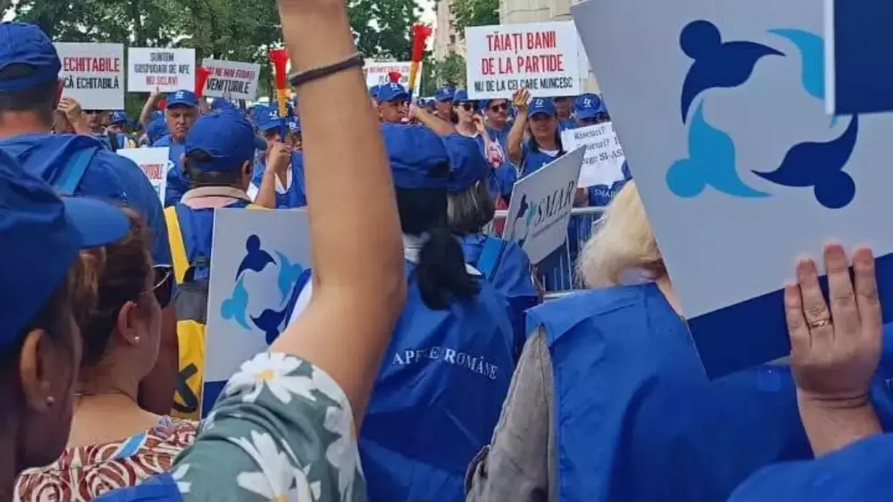 Sute de salariați de la Apele Române protestează în fața instituției și a Ministerului Mediului. Ce acuzații aduc liderii sindicali