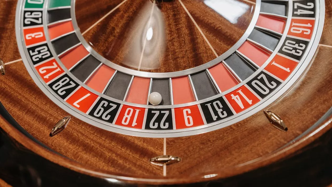 Cum Se Joaca La Ruleta: Istoria Fascinantă a Roții de la Paris până la Cazinoul Online