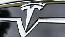 Trump amenință contractele Tesla. Acțiunile se prăbușesc cu 14%