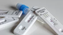 Prima țară care reintroduce măsuri anti-COVID din cauza noii variante. Ce spun specialiștii despre tulpina Pirola
