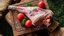 Paștele din 2025 ar putea fi cel mai scump din ultimii 20 de ani. La ce preț va ajunge carnea de miel