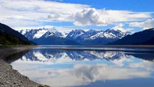 Supraviețuire miraculoasă pe un lac înghețat în Alaska. Un pilot și două fiice au stat 12 ore pe aripa avionului care s-a prăbușit