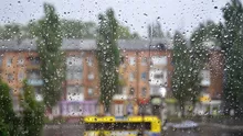 După amiază cu ploi torențiale și vijelii. ANM a emis un Cod portocaliu de vreme severă