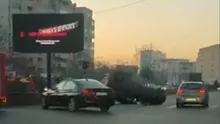 Accident grav în Bucureşti. O maşină s-a răsturnat în intersecția 13 Septembrie cu Panduri