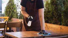 Românii, campioni la orele muncite, dar codași la productivitate. Pauzele lungi și dese ne țin pe loc