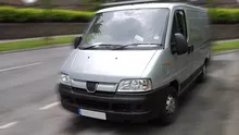 O dubă închiriată pentru o zi i-a adus datorii pentru doi ani de zile. Cum a reușit un bărbat să rămână fără bani pe card?