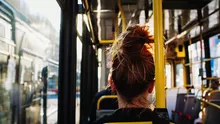 „Există deja reguli stricte pentru a preveni comportamentul antisocial în transportul public”. Țara în care primești amenzi usturătoare dacă asculți muzică fără căști în autobuz