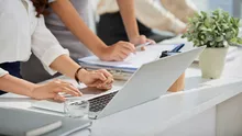 Bani de la stat pentru elevii care-și cumpără computere. Ministerul Educației continuă programul Euro200