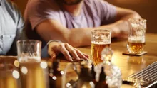 Statistici îngrijorătoare: Trei milioane de oameni mor anual din cauza alcoolului. Ce arată datele despre România