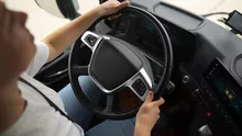 Codul Rutier 2025. Poate să staționeze o mașină cu motorul pornit?