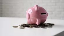 Un bărbat a pus 10 € într-un cont de economii în 2005 și nu l-a mai verificat. Ce sumă a găsit în cont, 20 de ani mai târziu
