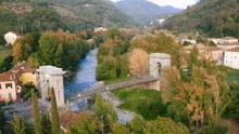 Un oraș din inima Toscanei este invadat de milioane de țânțari și musculițe. „Suntem izolaţi aşa cum am fost în pandemie”