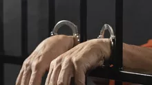 Trei proxeneți, condamnați la închisoare pe viață după ce au ucis o femeie și au torturat-o pe sora ei