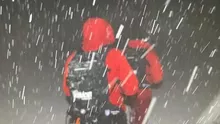 Doi turiști, dintre care unul accidentat, s-au rătăcit în munții Maramureșului. Salvamontiștii au intervenit