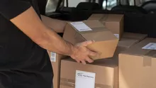 S-a deschis primul magazin din țară de unde pot fi cumpărate colete pierdute. Ce a găsit un client într-unul dintre pachete