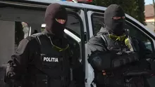 Bărbat din Onești care instiga la violență pe internet, vizitat de mascați. Cum a răspuns în fața autorităților. „Și soţia a râs de mine”