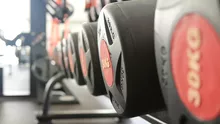 Tragedie într-o sală de sport! Un student de 21 de ani a murit strivit de o bară de greutăți