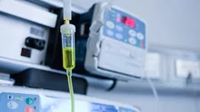 Un copil de 3 ani a ajuns la spital cu arsuri grave. Mama, în vârstă de 18 ani, era în curte când casa a luat foc