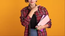 Studenta din București care și-a dat în judecată părinții pentru pensia de întreținere pierde procesu