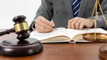 Zeci de grefieri din Mureș au câștigat în instanță majorarea salariilor cu 25%, retroactiv de la 1 ianuarie 2018, plus rata inflației și dobânzi penalizatoare. „S-a deschis o cutie a Pandorei, toți grefierii și magistrații din țară vor solicita același lucru”