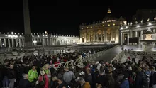 Papa Francisc omagiat de aproape 130.000 de pelerini. Funeraliile au fost programate pentru sâmbătă