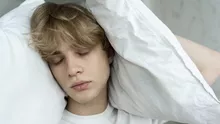 Somnul face diferența: adolescenții care dorm mai mult au rezultate cognitive mai bune, arată un studiu