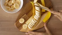 Bananele, în pericol din cauza schimbărilor climatice. Fermierii avertizează că vremea extremă le distruge culturile