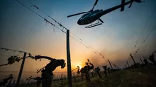 Scene de groază în SUA: un elicopter s-a răsturnat și s-a prăbușit lângă un restaurant plin de clienți (VIDEO)