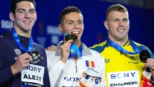 David Popovici, primele declarații la revenirea de la Mondiale. Importanța medaliilor câștigate la Singapore: „Pentru prima dată în cariera mea am simţit că mi-e frică”