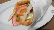 Pățania unui corporatist din Pipera, care a comandat un gyros: „Fără cartofi, fără ceapă, dar cu mulți ardei iuți”