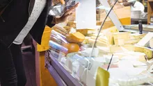 Brânzeturile cumpărate din supermarket care îți pot afecta sănătatea. De ce nu sunt atât de sigure pe cât crezi