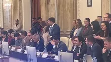 Cum se mai plictisesc parlamentarii noștri. După ce s-au certat pe ajutoarele sociale în Parlament, își transmit mesaje pe Facebook. Pe banii de pâine ne dau circ (FOTO/VIDEO)