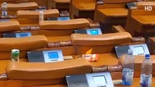 Parlamentul, plin de gunoaie după votul pe buget: Politicienii și-au lăsat în plen cutiile goale de pizza, pungile, dozele și sticlele (FOTO)