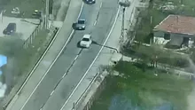 Nu s-a oprit din depășiri periculoase până n-a intervenit elicopterul Poliției. Șofer de 50 de ani, lăsat fără permis (VIDEO)