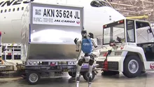 Japonia introduce roboți umanoizi pe aeroport: soluția pentru lipsa forței de muncă (VIDEO)
