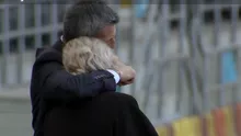 Răzvan Lucescu, în lacrimi la căpătâiul tatălui său. Gestul emoționant făcut în fața sicriului lui Mircea Lucescu
