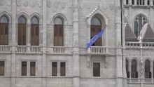 Steagul Uniunii Europene revine pe Parlamentul Ungariei după doisprezece ani de absență. Cum explică noua conducere politică această decizie (VIDEO)