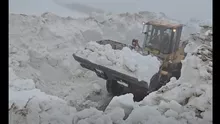 Deszăpezirea Transfăgărășanului intră în cea mai dificilă etapă. Cum arată zona cu troiene de cinci metri (VIDEO)
