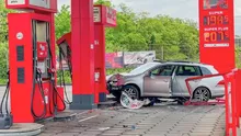 Accident periculos între o mașină înmatriculată în România și o pompă de alimentare din Germania. Șoferul a fugit de la fața locului
