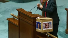 Newsweek: Romeo Gheorghe trăia cu 1.000 lei pe lună înainte să îl facă Șoșoacă senator. Are criptomonede de 250.000$