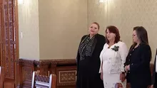 Șoșoacă a făcut show la Cotroceni, până să discute cu Nicușor Dan: „Este că-mi stă bine aici?” (VIDEO)