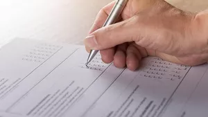 Sondaj: Daca mâine ar fi alegerile parlamentare, pe cine ar pune ștampila românii