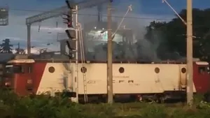 Locomotivă CFR în flăcări lângă Vaslui. Ce s-a întâmplat cu cei 200 de pasageri